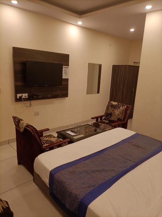 Hotel Aerotech Near Igi Airport New Delhi Exterior foto